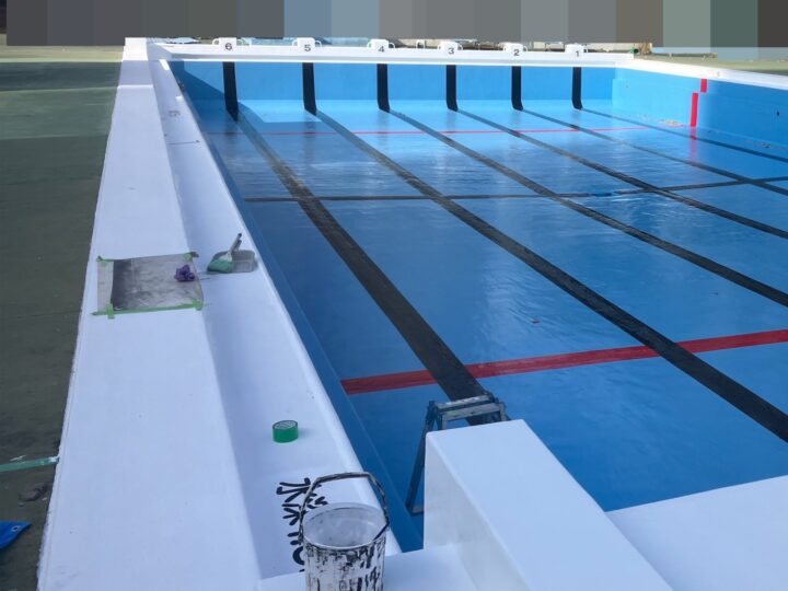 プールライン塗装